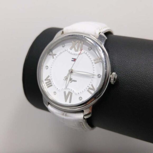 Hilfiger Ladies Watch White, Leather Band, NEW BATTERY - Picture 2 of 16